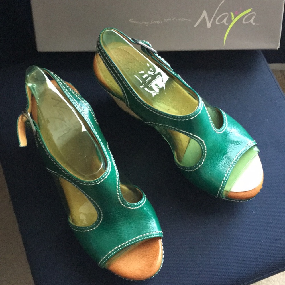 Naya leather wedge sandals 7.5 Kelly green